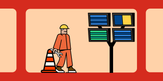 Personnage avec un casque et une clé à molette à côté d'un cône de chantier et d'écran d'information en gare