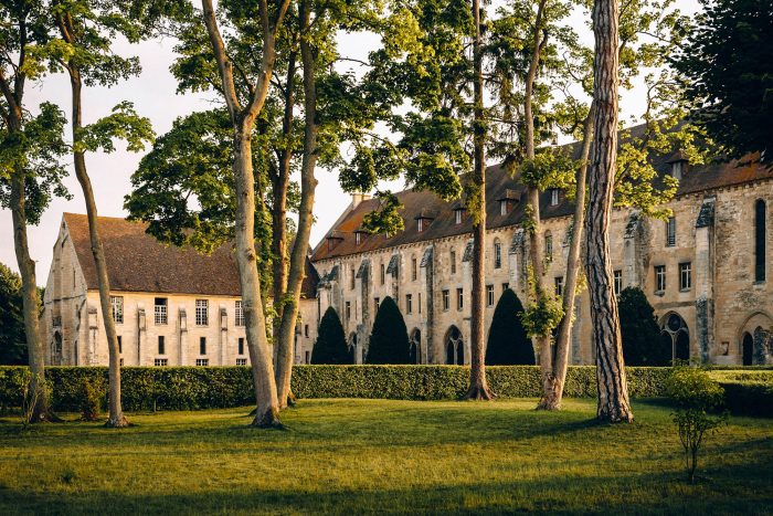 Photo de l'Abbaye de Royaumont prise depuis le jardin