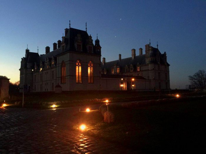 Le Chateau d'Ecouen vu de nuit