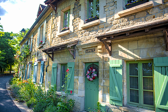Photo des devantures colorés des maisons de la ville