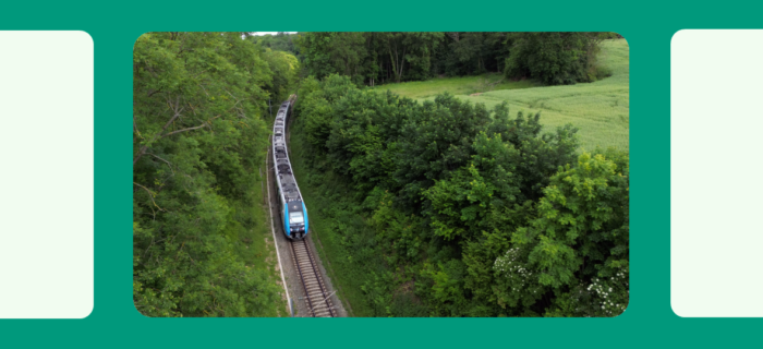 Illustration : photographie aérienne d'un train de la ligne H traversant une forêt