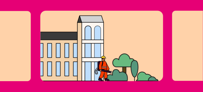 Illustration d'un jardinier muni d'un outil pour souffler les feuilles sur le quai d'une gare